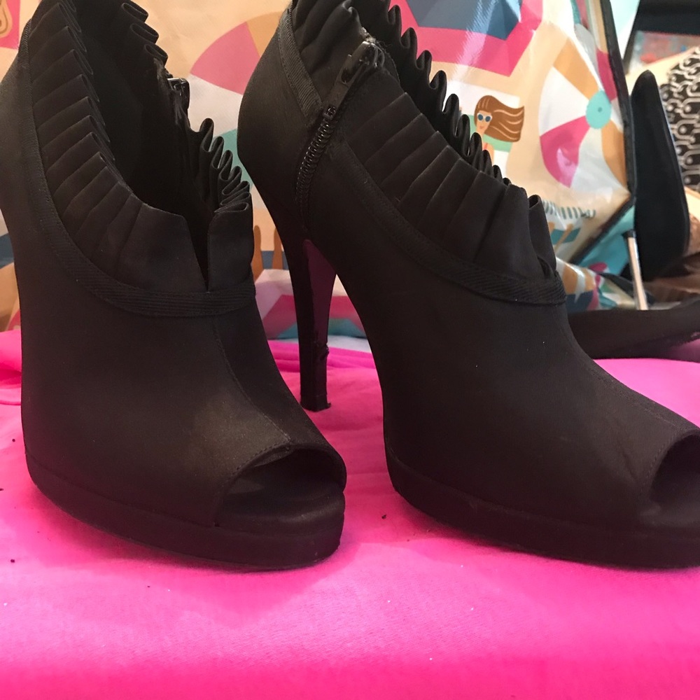 Nina Ruffled Booties